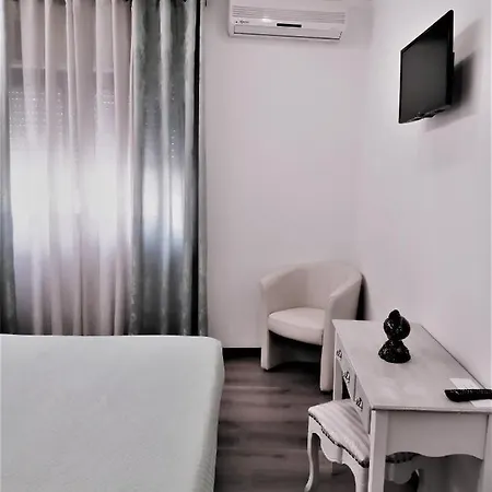 Domus Hotel *