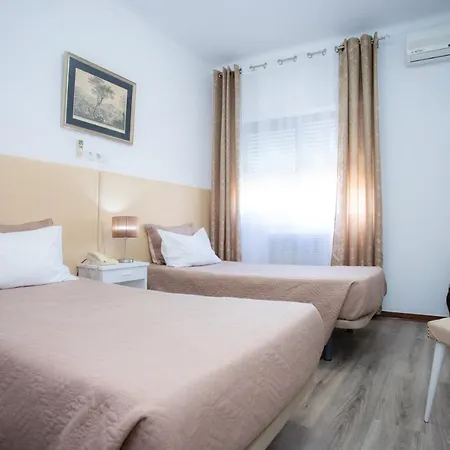 Domus Hotel *